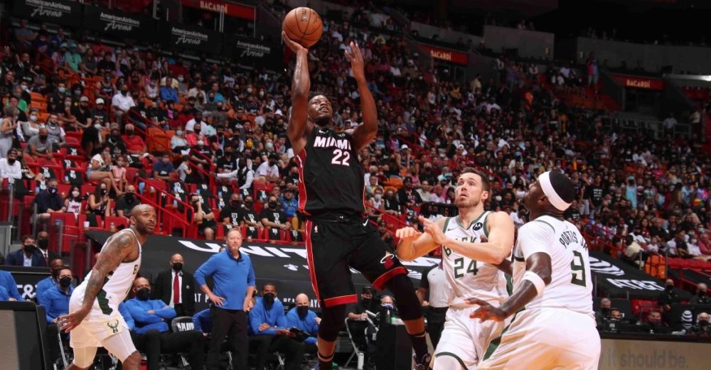  阿德巴约两双热火复仇雄鹿  