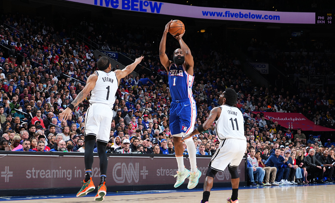 27,恩比德复出76人险胜篮网止血  