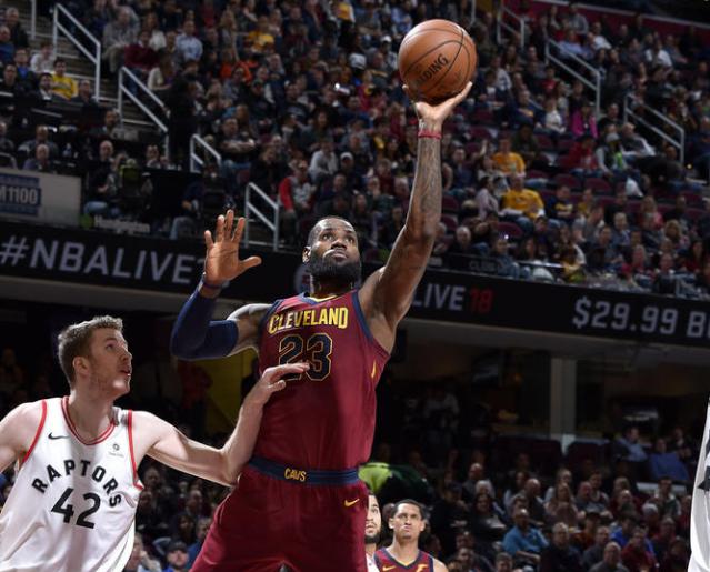  米切尔关键抢断助攻骑士险胜猛龙过关