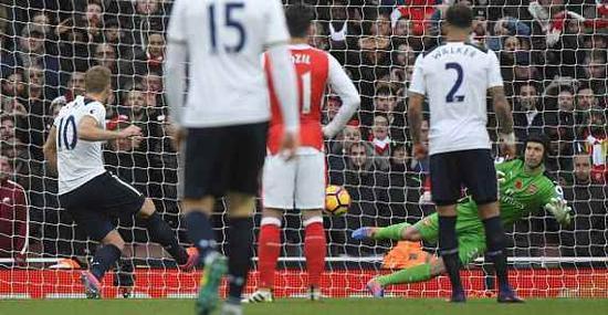  阿森纳青年军发威，北伦敦德比擒热刺登顶  