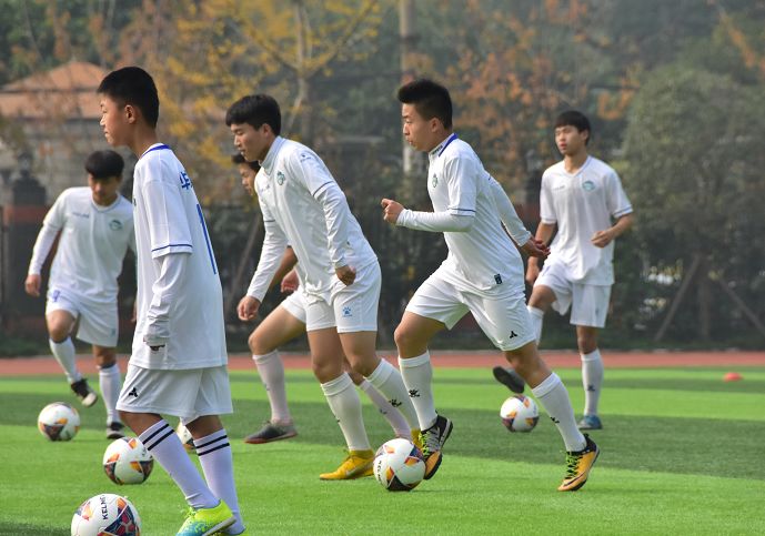  洛里昂青年军崭露头角，青春阵容打出流畅配合